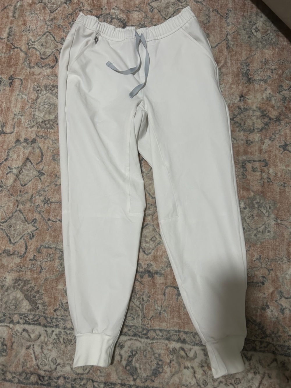 Figs Men’s Tansen Jogger Scrub Pants in White Size Small Short